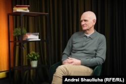 Ляўрэат Нобелеўскай прэміі міру 2022 года Алесь Бяляцкі ў інтэрвію для Беларускай службы Радыё Свабода праз тры дні пасьля свайго вызваленьня з турмы. Вільня, 16 сьнежня 2025