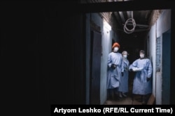 "Ti ljudi tiho umiru na ulici ili negde drugde bez ikakve pomoći. Naš cilj je da im pružimo nadu", rekla je lekarka volonterka.