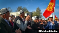 Омурбек Бабанов во время выборной кампании, архивное фото.