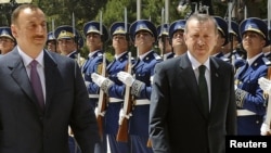 Премьер-министра Турции в Баку встретили с почетным караулом, 17 мая 2010 г. 