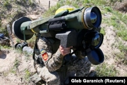 Jumătate dintre armele vândute în lume sunt comercializate de companii americane.