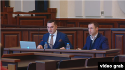 გიორგი ბაჩიაშვილი (მარჯვნივ) და მისი ადვოკატი ლევან მახარაშვილი თბილისის საქალაქო სასამართლოში