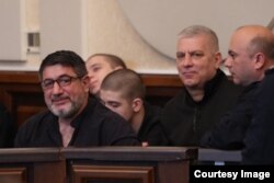 ვეფხია კასრაძე და ვასილ კაძელაშვილი სასამართლო სხდომაზე