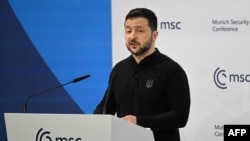 Președintele ucrainean ține un discurs în timpul celei de-a 61-a Conferințe de Securitate de la Munchen (MSC) la Munchen, sudul Germaniei, pe 15 februarie 2025. (Foto de THOMAS KIENZLE / AFP)