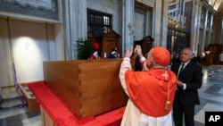 რომის პაპის დაკრძალვა