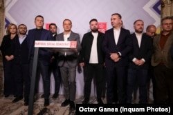 Daniel Băluță, candidatul PSD la primăria Capitalei (dreapta, la tribună). În dreapta sa, liderul PSD Sorin Grindeanu