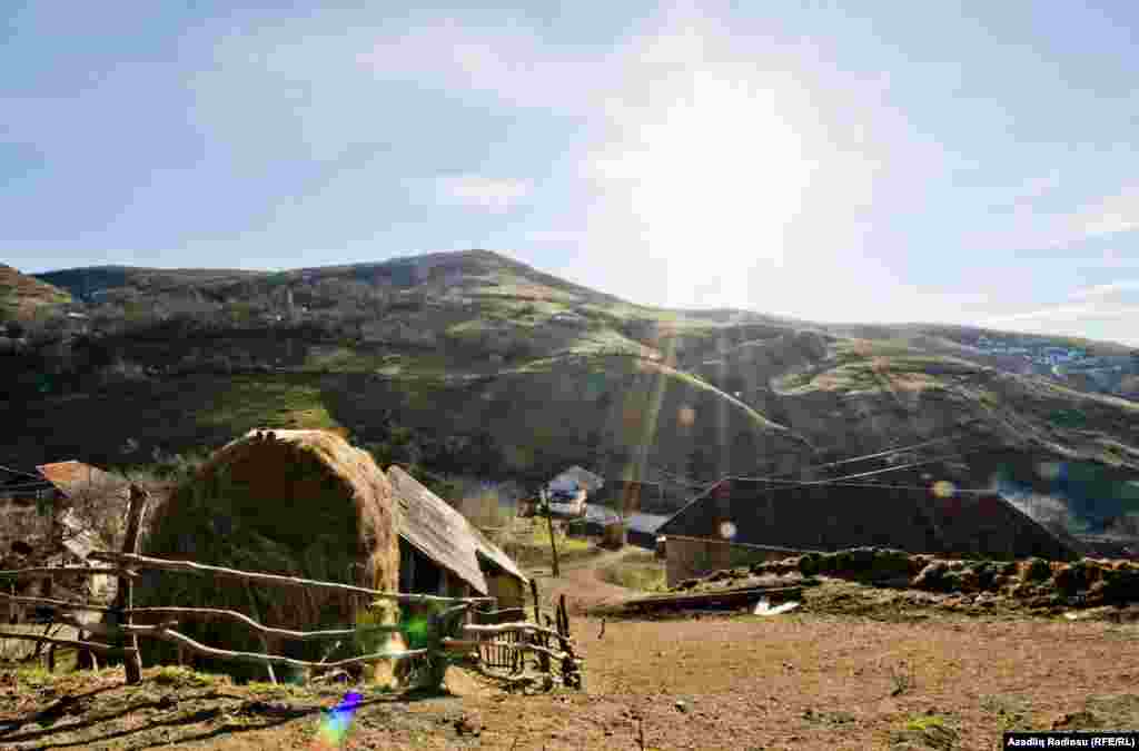 Lerikin Ərdəbil kəndi ucqar dağların arasında yerləşir və sakinləri əsasən maldarlıq və qoyunçuluqla məşğul olur. &nbsp;