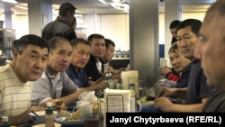 "Кумтөрдө" иштегендер