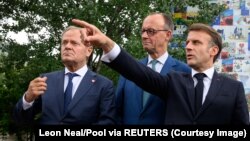 ფოტოზე მარცხნიდან მარჯვნივ: დონალდ ტუსკი, ფრიდრიხ მერცი და ემანუელ მაკრონი
