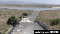 Ջուրը Արփի լճից լցվում է Կառնուտի ջրամբար, 12-ը հուլիսի, 2021թ․