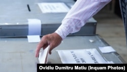 Alegerile europarlamentare au fost câștigate de PNL, cu 27%, urmat de PSD cu 23% și USR-PLUS cu 22%.