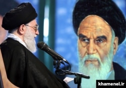 اقدامات ضد منافع ملی برای خمینی با «جام زهر» پایان گرفت و برای خامنه‌ای که از شجاعت و اعتماد به نفس کمتری برای پذیرش اعمالش برخوردار است با «نرمش قهرمانانه».