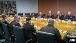 Гуфтугӯи ҳайатҳои украинӣ ва амрикоӣ дар Берлин