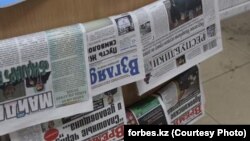 Газеты в киоске. Алматы, 27 ноября 2012 года. 