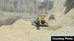 Көк-Таш - Ак-Сай жолунун курулушу уланууда, 12-январь, 2014.