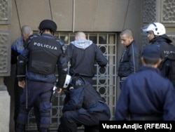 Разгон демонстрации ЛГБТ в Белграде, 2011