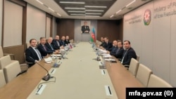 Siyasi məsləhətləşmələr