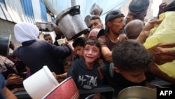 غزه کې خوراکي موادو په تمه بیوزلي فلسطینیان 