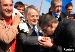 Мустафа Джемилев среди соотечественников