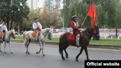 Триесетина коњаници од Горно Лисиче, на 27 јули од дворот на Општина Аеродром тргнаа кон славното Крушево, каде што треба да се приклучат на прославата на најголемиот македонски национален празник – Илинден.