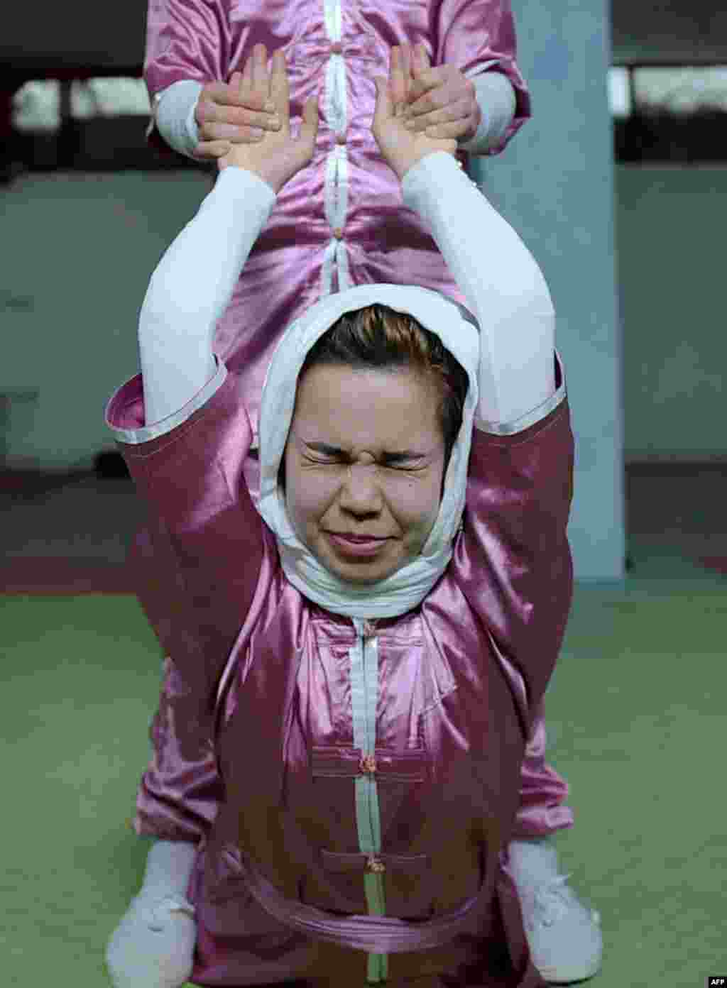 Bu tälimler onuň şägirtleri üçin edil halasgär ýalydyr. Sebäbi Owganystanda "namys üçin" diýip edilýän jenaýatlar diýseň ýaýrandyr. 