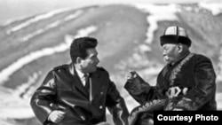 Айтматов жана манасчы Саякбай Каралаев