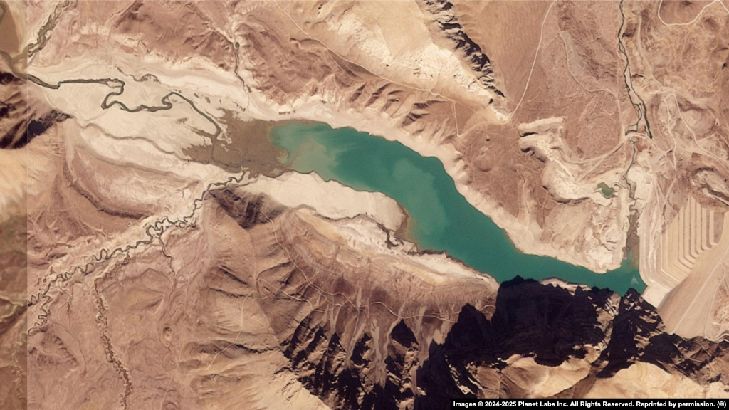 Обанбори Лор, ки дар шимол-шарқи Теҳрон дар кӯҳҳои Албурз ҷойгир шудааст, махзани асосӣ барои таъмини оби ошомидании пойтахти Эрон ва ҳимоят аз кишоварзии минтақа аст.