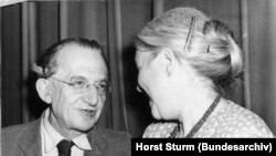 Filosoful Georg Lukácss și Anna Seghers, 3 iulie 1952