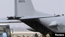 Kyrgyzstan -- US servicemen board a plane bound for Afghanistan at the US transit center at Manas airport, 07Mar2011
