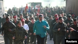 Президент Николас Мадуро аскерий машыгууга  катышууда. 27-январь, 2019-жыл. 