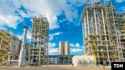 Türkmenbaşynyň nebiti gaýtadan işleýän zawodlaryň toplumy