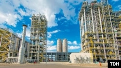 Illýustrasiýa suraty. Türkmenbaşydaky nebiti gaýtadan işleýän zawodlar toplumy. 