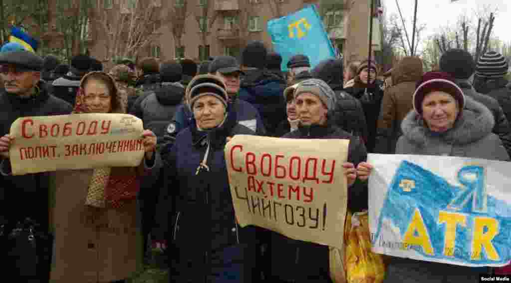 Melitopol qırımtatarları Ahtem Çiygozğa qoltutqanını bildirdiler, 2015 senesi fevral 2 künü