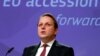 Еврокомесар за проширување Оливер Вархеји на денешната прес конференција во Брисел