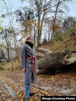 Стылізацыя традыцыйнага пояса з сучасным адзеньнем