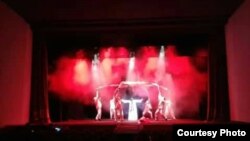 Сцена из спектакля.