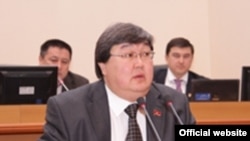 Зайнидин Курманов.