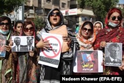 په پاکستان کې د فرانسې خلاف د مظاهرې یوه څنډه.