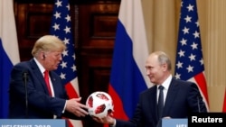 ԱՄՆ այդ ժամանակվա նախագահ Դոնալդ Թրամփը և Ռուսաստանի նախագահ Վլադիմիր Պուտինը, 2018թ., Հելսինկի, Ֆինլանդիա