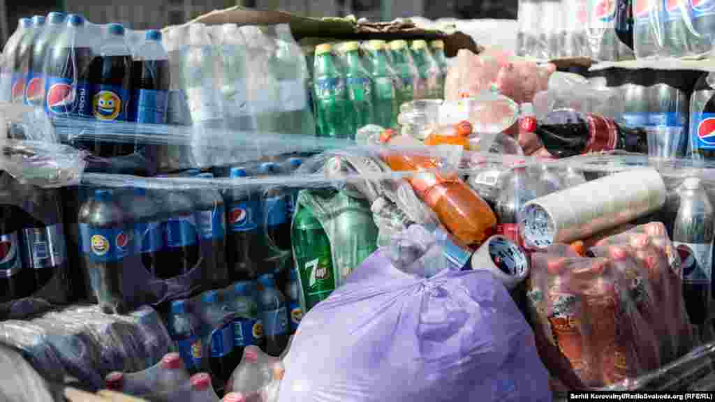 Чималі запаси напоїв та води