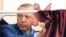 Эрдоган в кабинке для голосования 