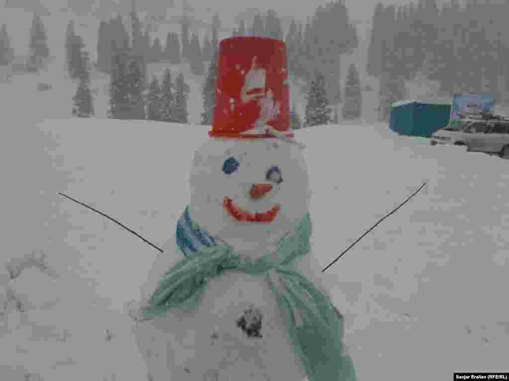 Аймакта 2014-жылы "Жыргалаң өрөөнү дестинациясы" коомдук бирикмеси туризмди өнүктүрүү жаатында иш баштаган.