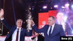 Новый и бывший президенты Республики Сербской в Боснии и Герцеговине - Синиша Каран (слева) и Милорад Додик 