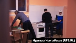 Мигранттар жашаган үй. Москва. Иллюстрациялык сүрөт.