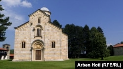 Kosovë: Manastiri i Deçanit. 