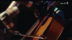 یو روباټ په لومړي ځل په کنسرټ کې د موسیقۍ اله غږولې