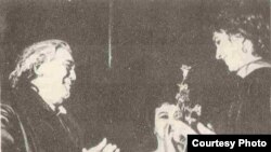 Москва. Кичи театрдагы Кыргызстандын Нарын дубандык музыкалык драма театрынын декадасынын ачылышы.