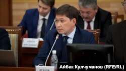 Сапар Исаков.