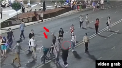 თბილისი, რუსთაველის გამზირი - ეპიზოდი, რომლის გამოც დააკავეს სამოქალაქო აქტივისტები თორნიკე თოშხუა და მინდია შერვაშიძე