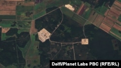 Агульны выгляд новага вайсковага аб’екта каля вёскі Паўлаўка на спадарожнікавым здымку Planet Labs 31 жніўня 2025 году